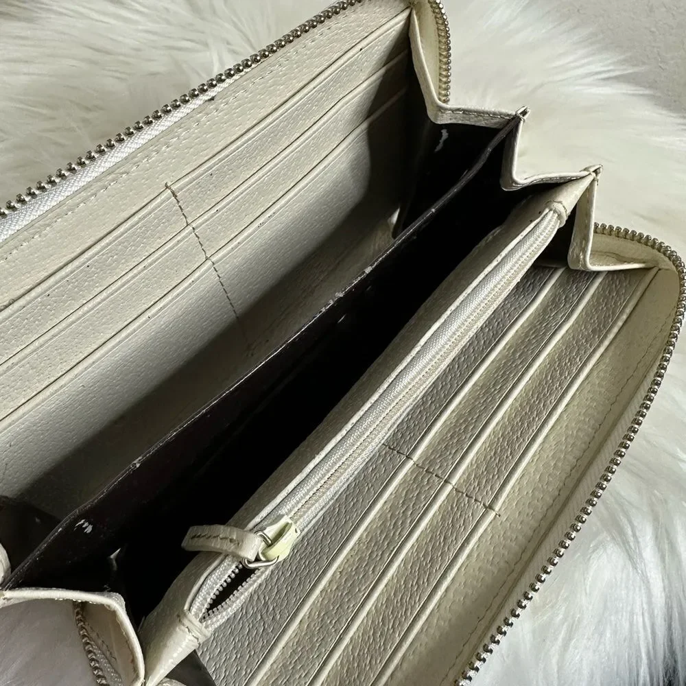 💯Authentic Gucci  Zipped Around Long Wallet🍀